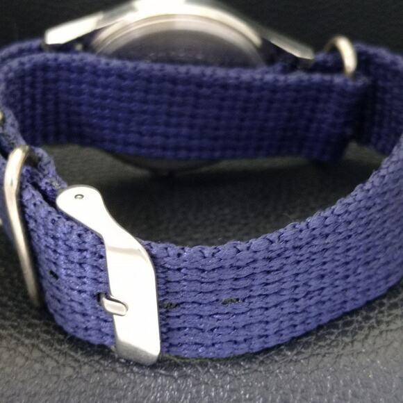 Vintage 1991 Oris Manual Mens Silver Watch W/Nato Strap & Green accents - Picture 2 of 9